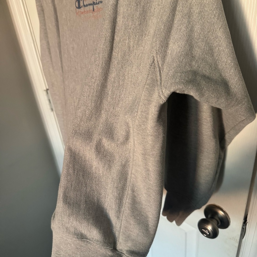 Vintage Champion Men's Light Gray Crewneck Sweater - Picture 4 of 5